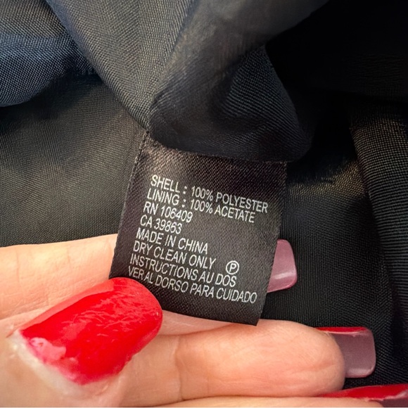 Elegant Black Sleeveless Dress by Tahari - Picture 7 of 11